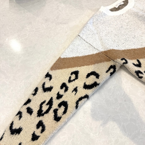 Juliana’s Oversized Animal Print Sweater - Picture 3 of 4